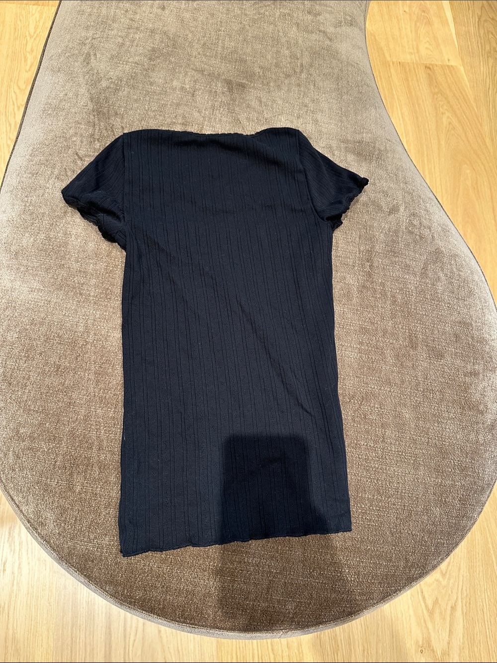 Doen Black Ribbed Scoop-Neck Short Sleeve Top EUC - Picture 3 of 3
